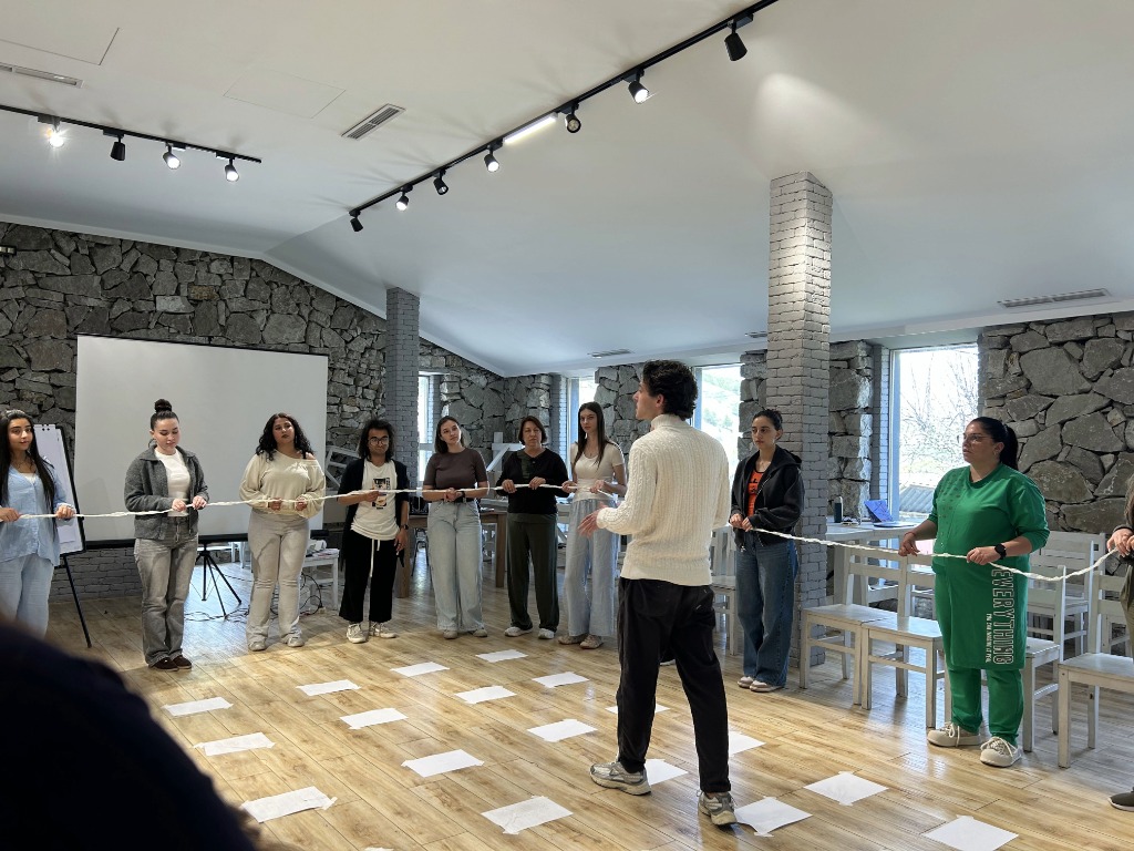 Interactive rope activity with participants